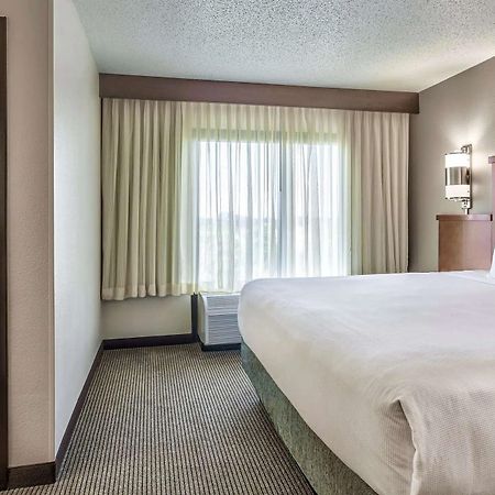 Wyndham Garden Kansas City Airport Εξωτερικό φωτογραφία