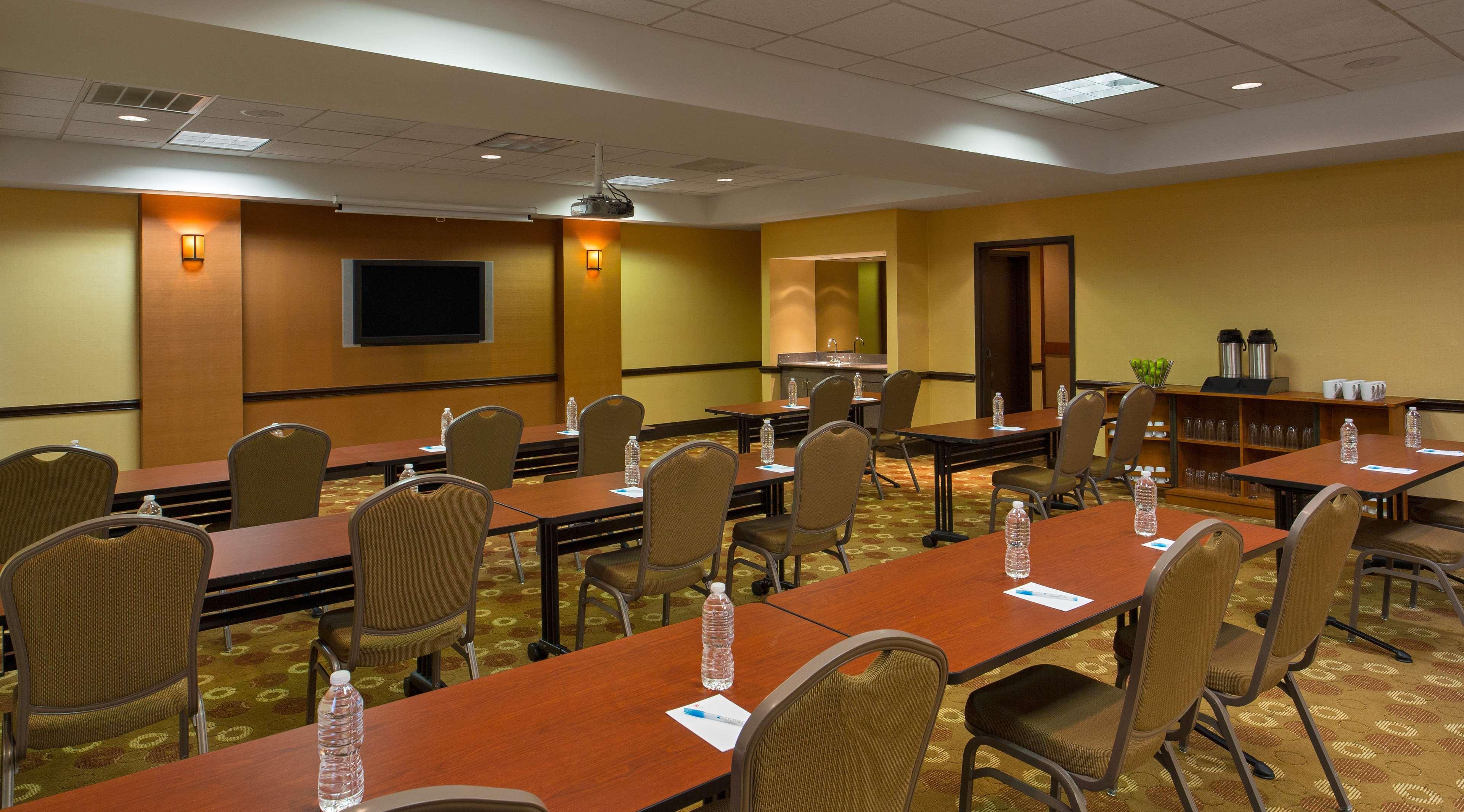 Wyndham Garden Kansas City Airport Εξωτερικό φωτογραφία