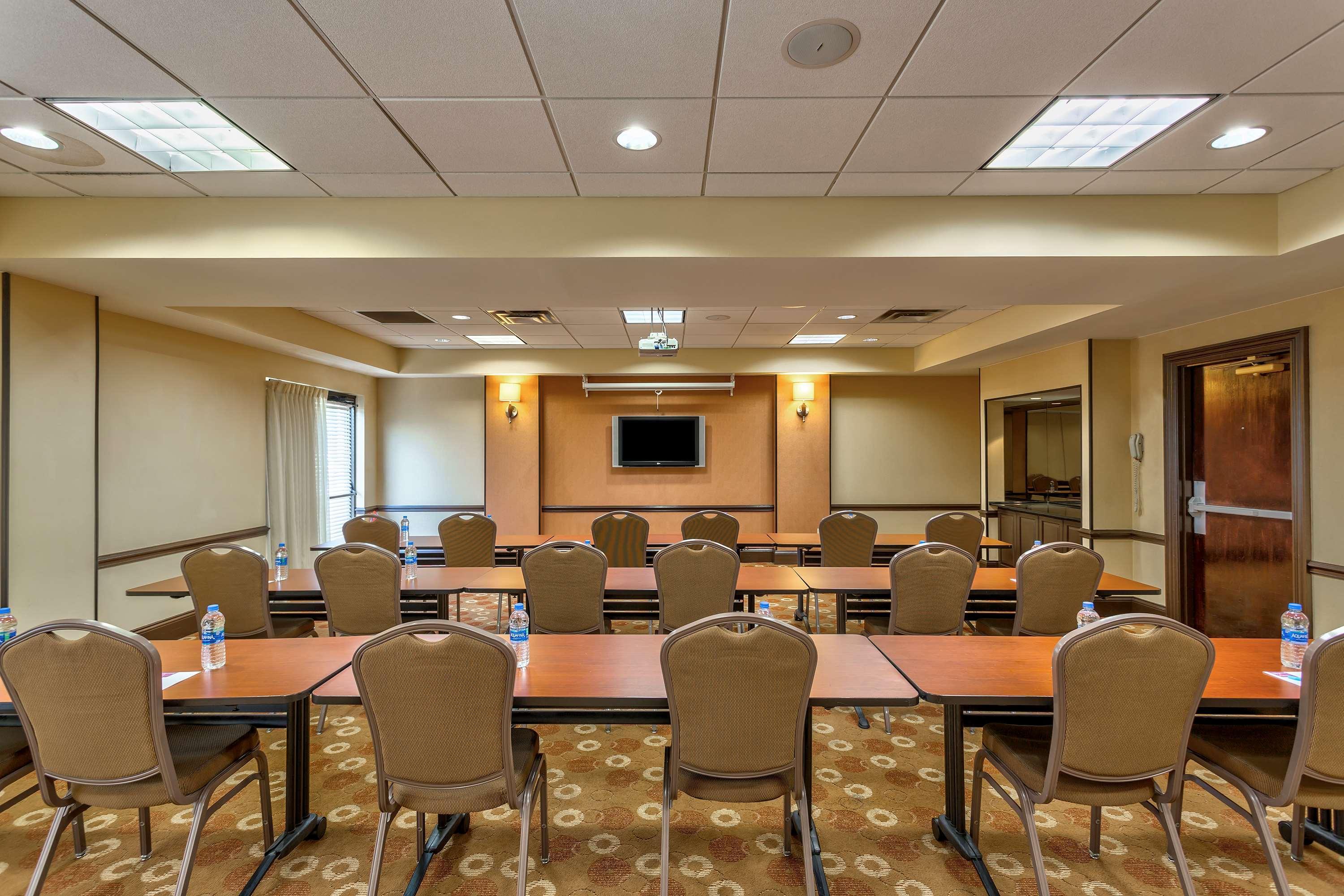 Wyndham Garden Kansas City Airport Εξωτερικό φωτογραφία