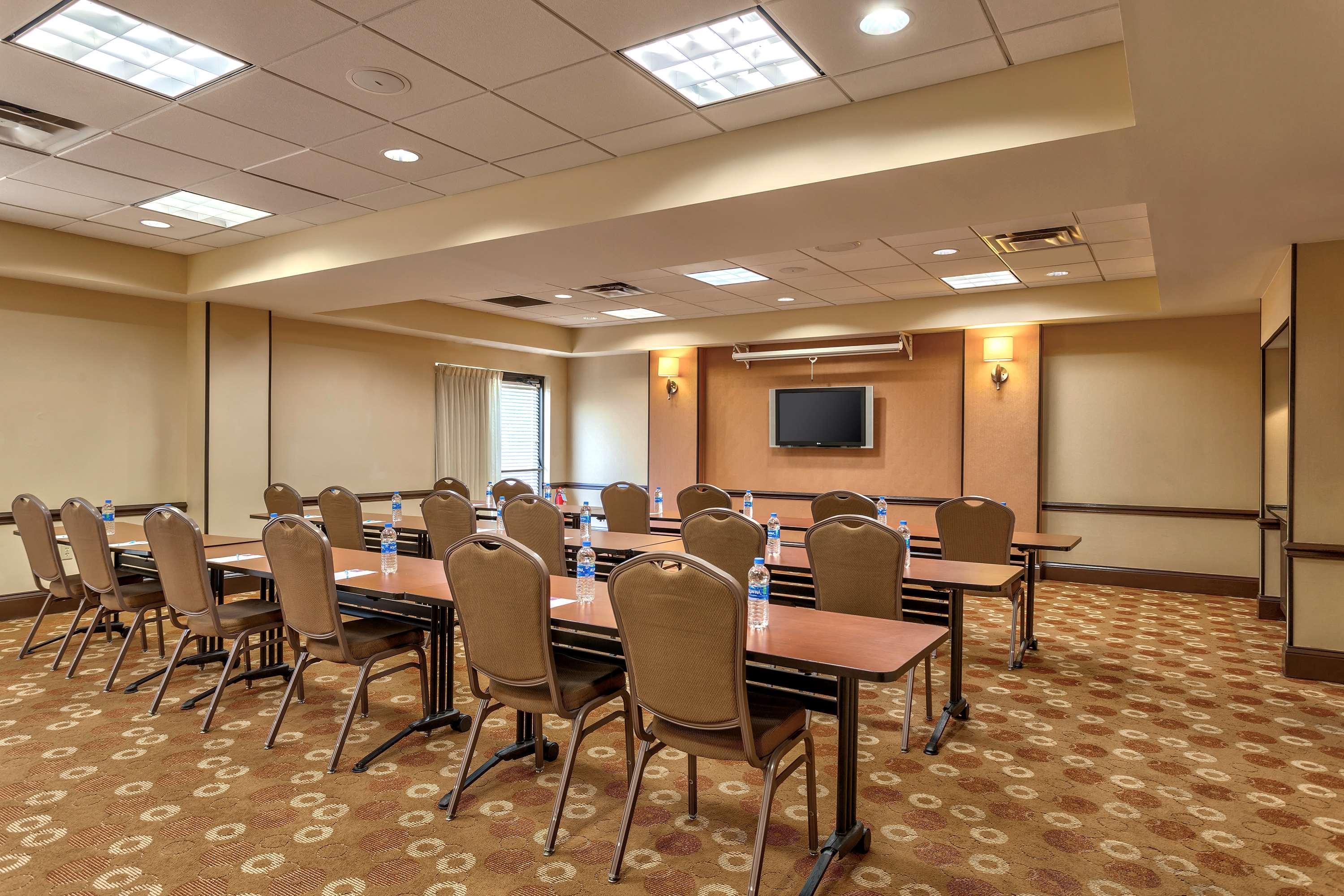 Wyndham Garden Kansas City Airport Εξωτερικό φωτογραφία