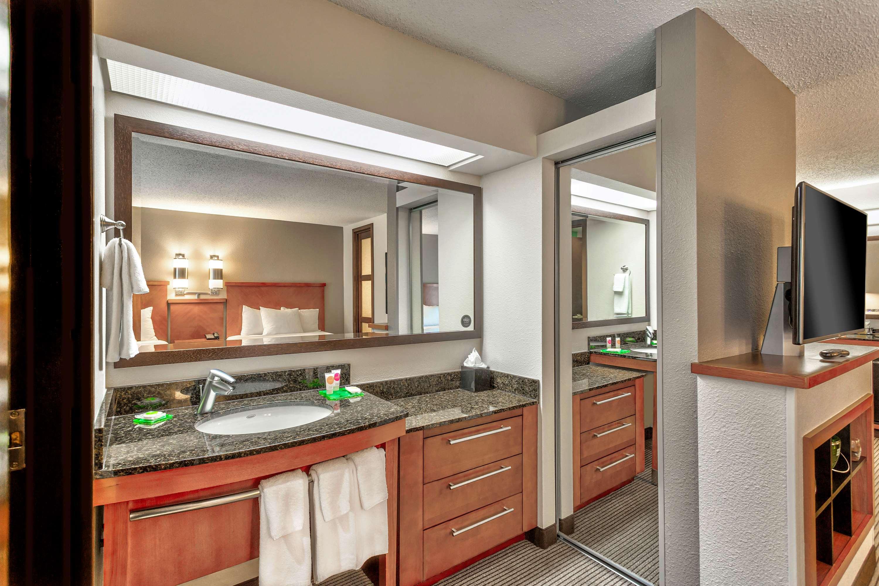 Wyndham Garden Kansas City Airport Εξωτερικό φωτογραφία