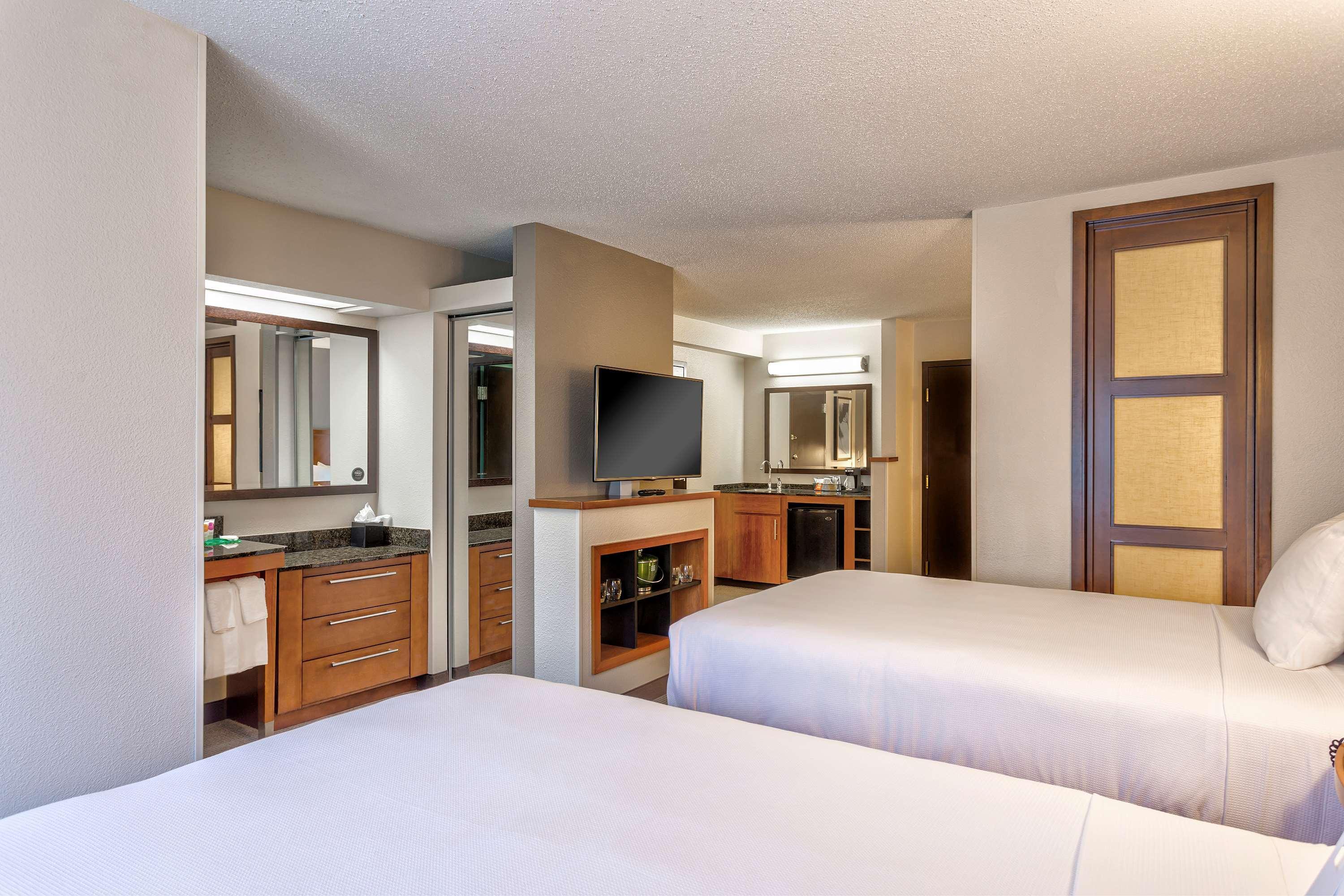 Wyndham Garden Kansas City Airport Εξωτερικό φωτογραφία