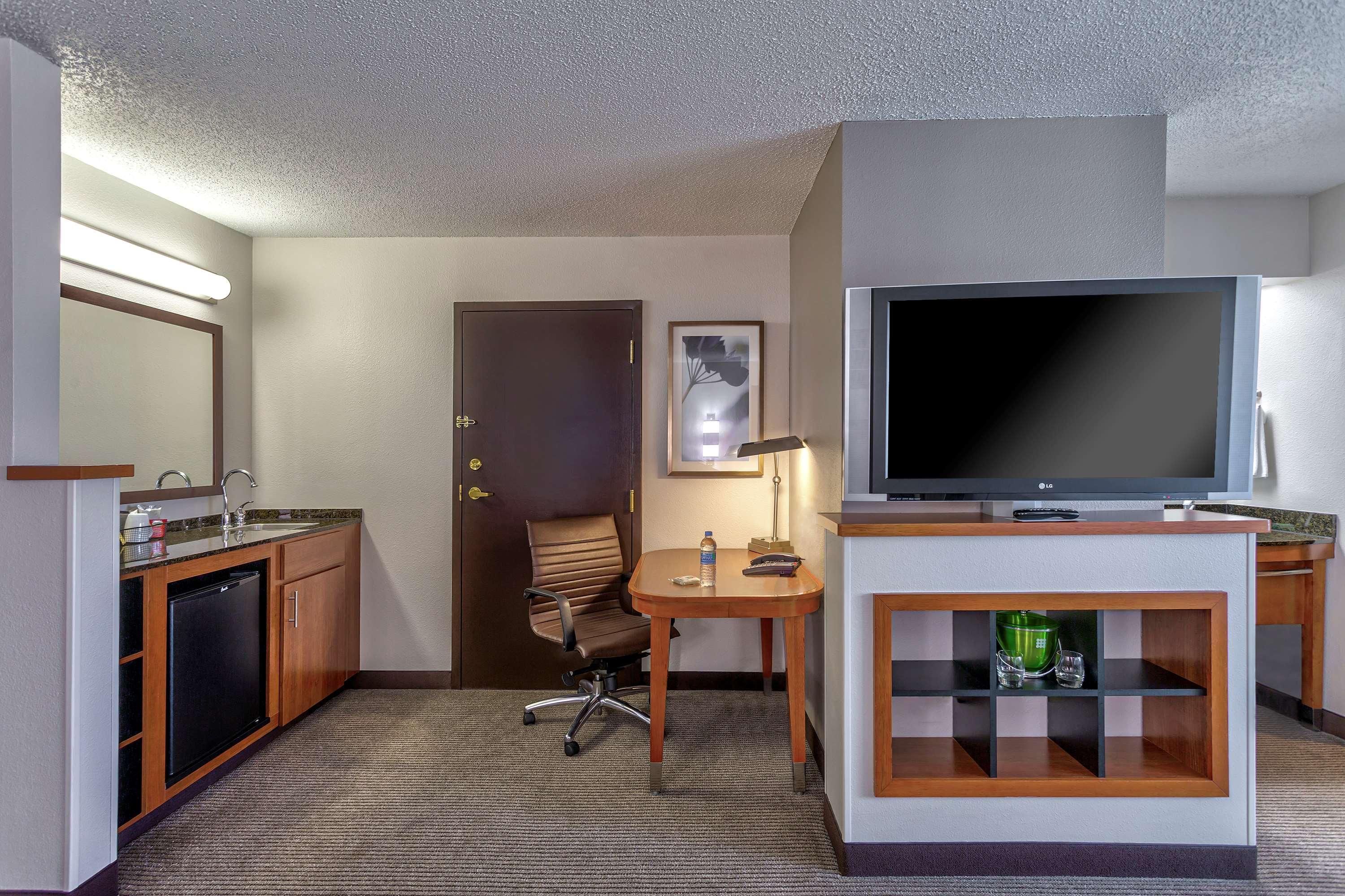 Wyndham Garden Kansas City Airport Εξωτερικό φωτογραφία