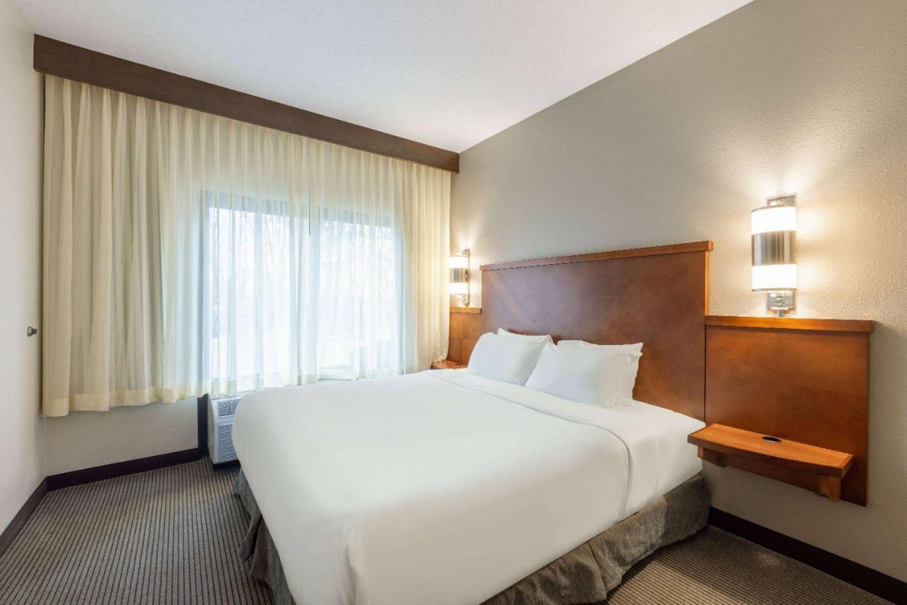 Wyndham Garden Kansas City Airport Εξωτερικό φωτογραφία