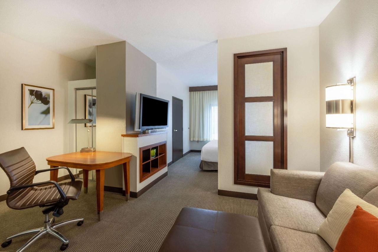 Wyndham Garden Kansas City Airport Εξωτερικό φωτογραφία