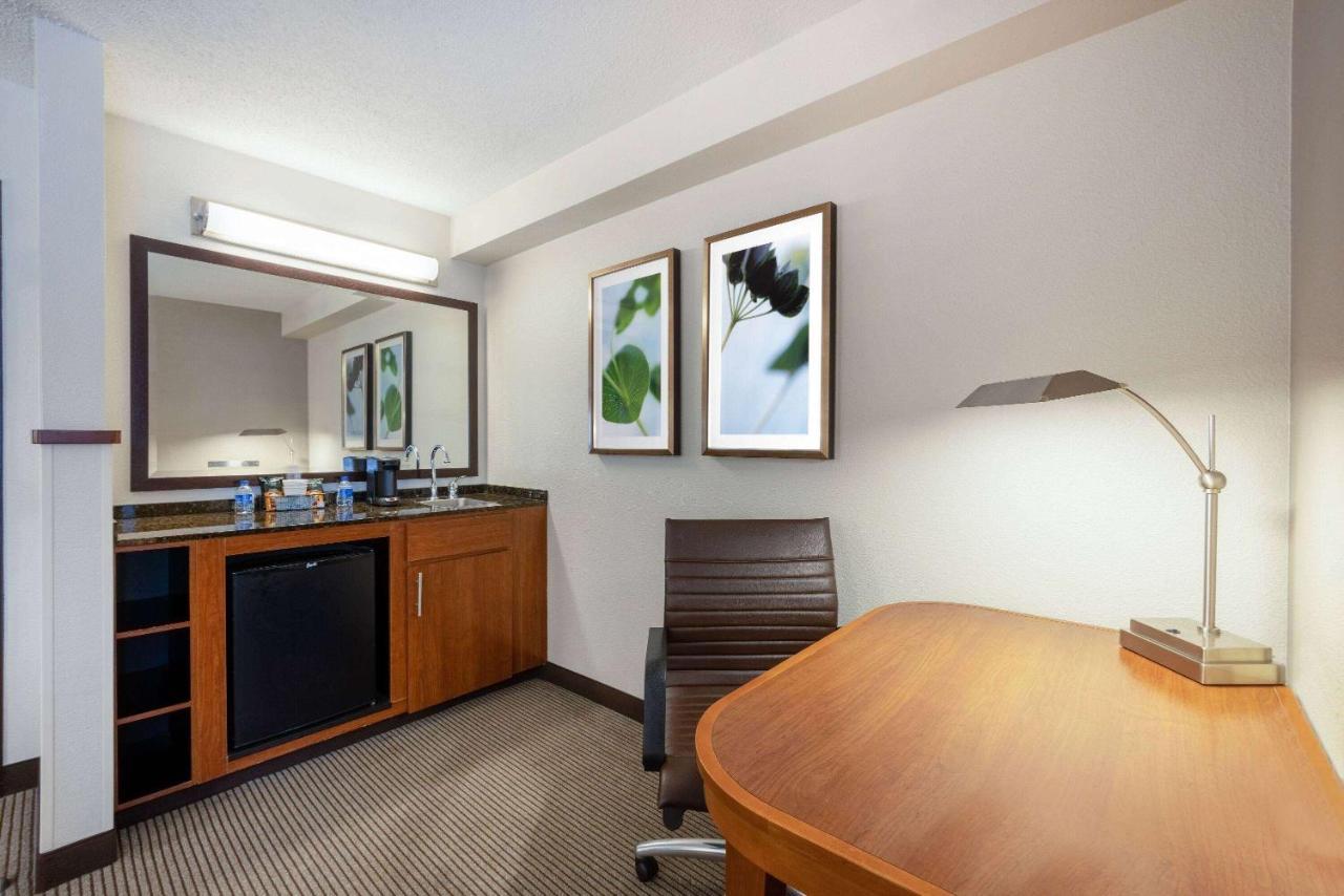 Wyndham Garden Kansas City Airport Εξωτερικό φωτογραφία