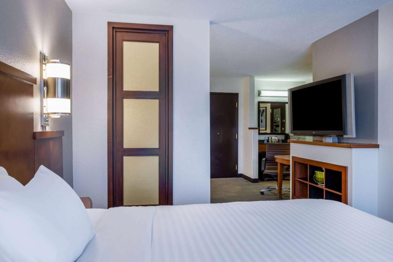 Wyndham Garden Kansas City Airport Εξωτερικό φωτογραφία