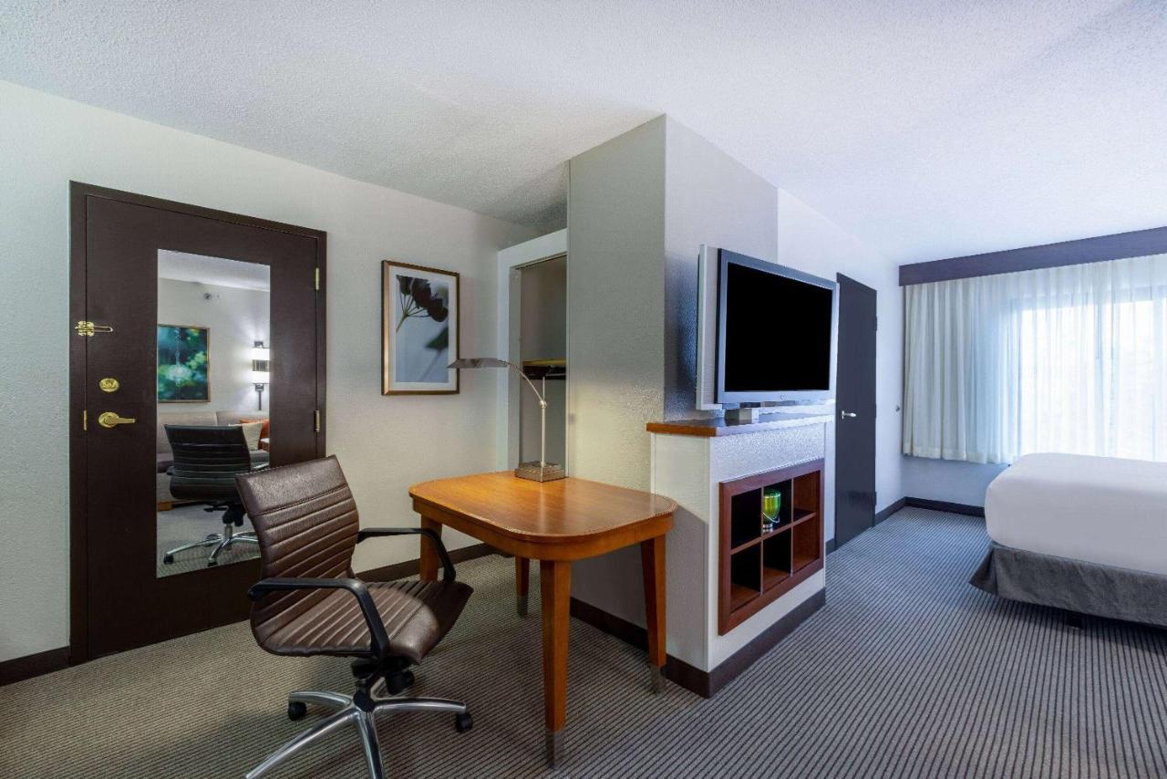 Wyndham Garden Kansas City Airport Εξωτερικό φωτογραφία