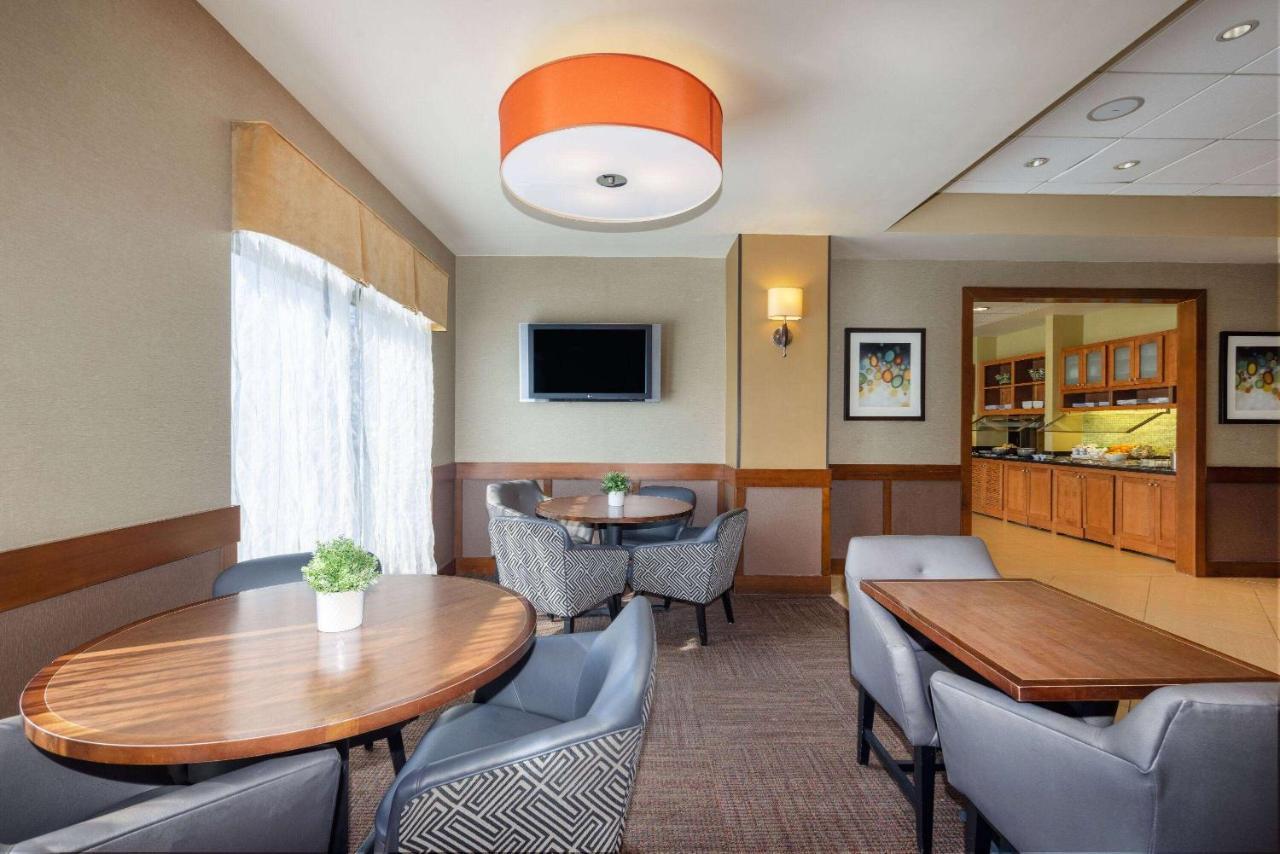 Wyndham Garden Kansas City Airport Εξωτερικό φωτογραφία